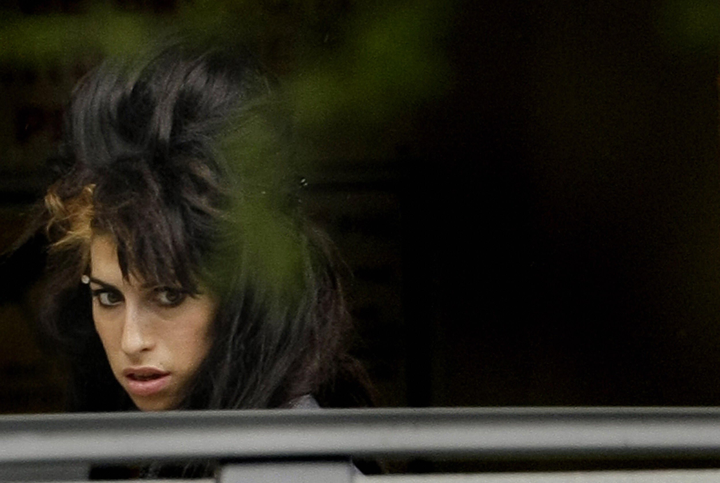 Giugno 2008. Amy Winehouse arriva alla Snaresbrook Crown Court di Londra per il processo al marito Blake Fielder-Civil accusato di aggressione e intralcio alla giustizia