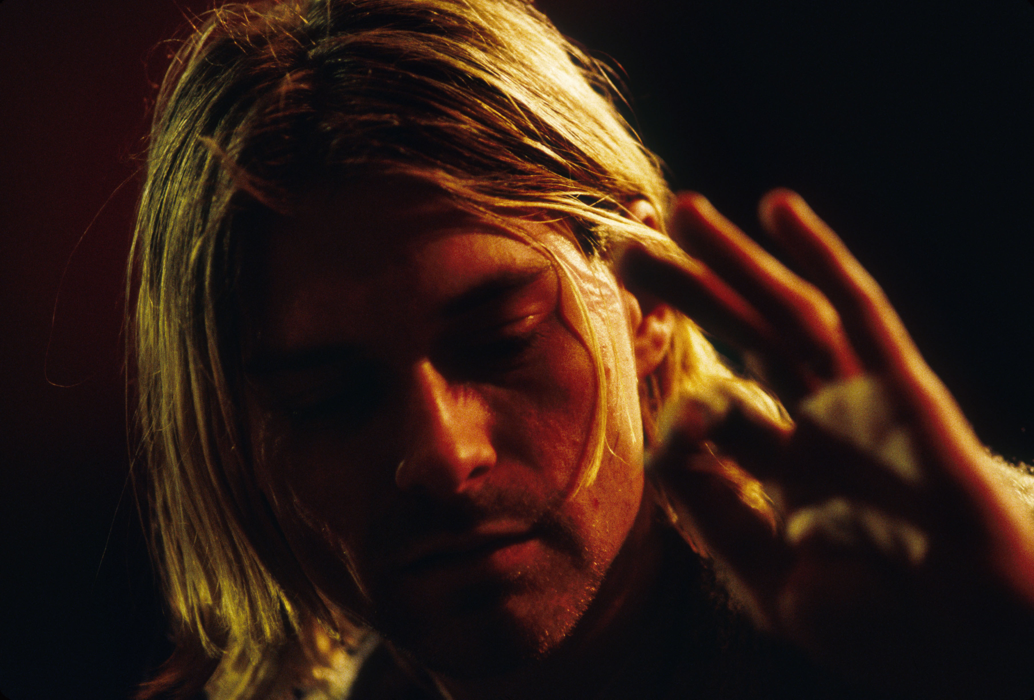 Novembre 1993. Kurt Cobain durante la registrazione di MTV Unplugged ai Sony Studios di New York 