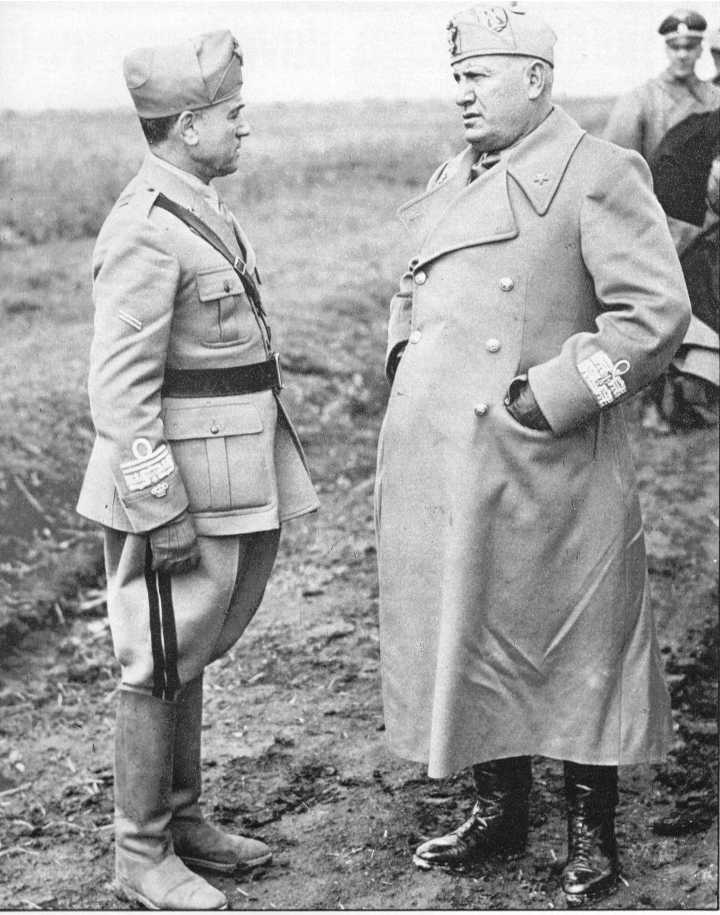 Mussolini insieme al Generale Giovanni Messe a capo dello Csir, durante la visita del Duce in Russia il 29 agosto 1941