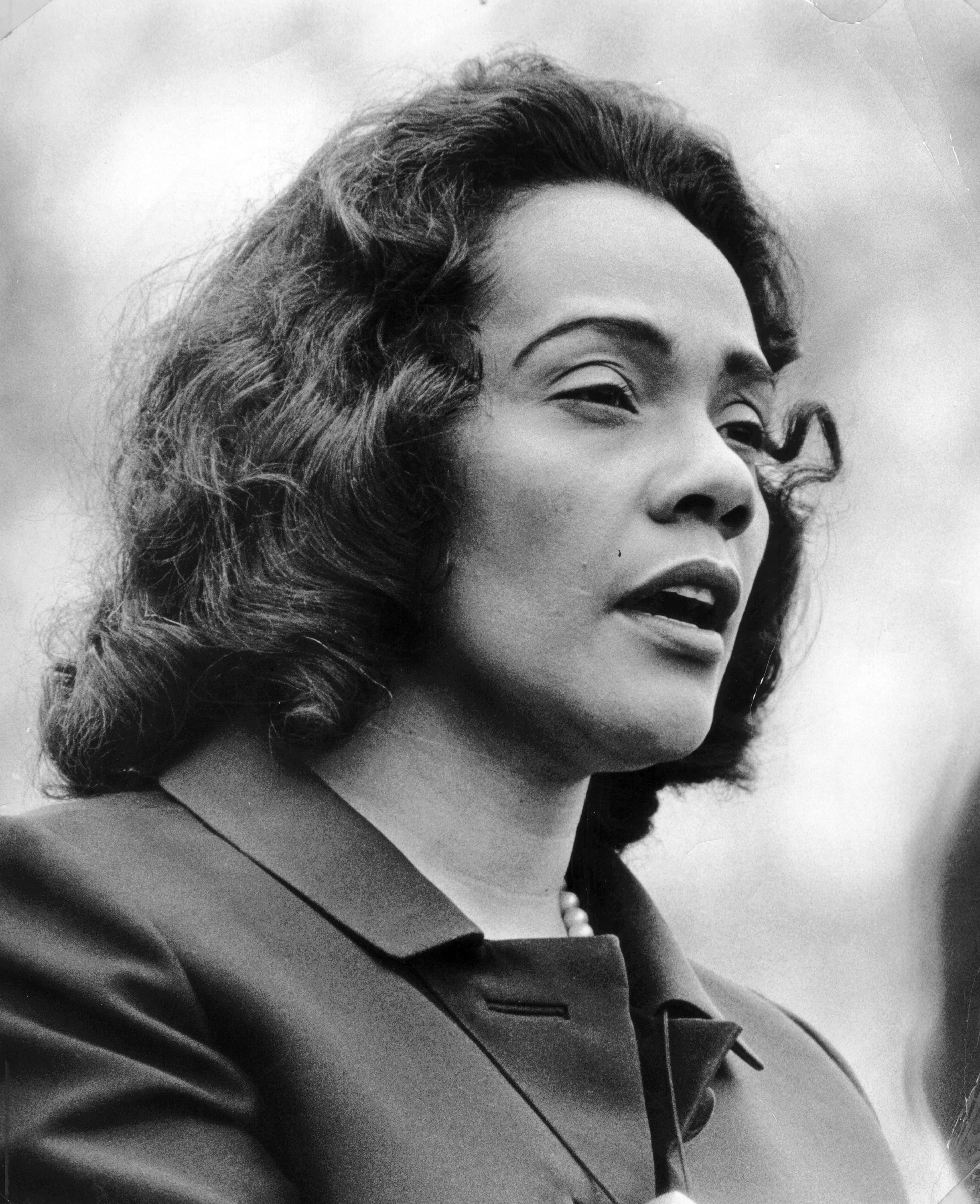 La moglie Coretta Scott, che dopo la morte del marito continua la lotta per i diritti civili 