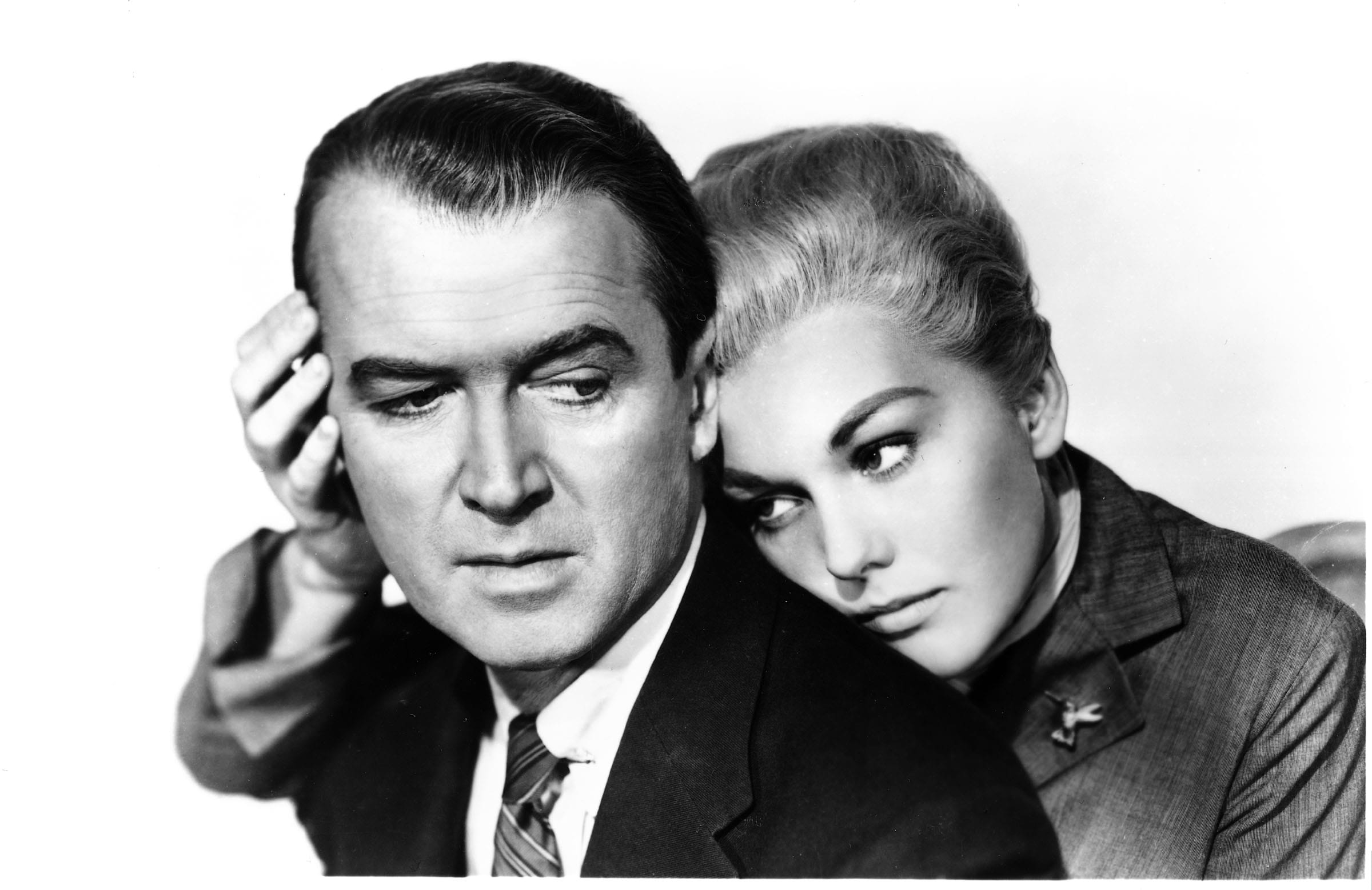 Una foto di scena di La donna che visse due volte (1958). I protagonisti del film James Stewart e Kim Novak. © 2019 Universal Studios