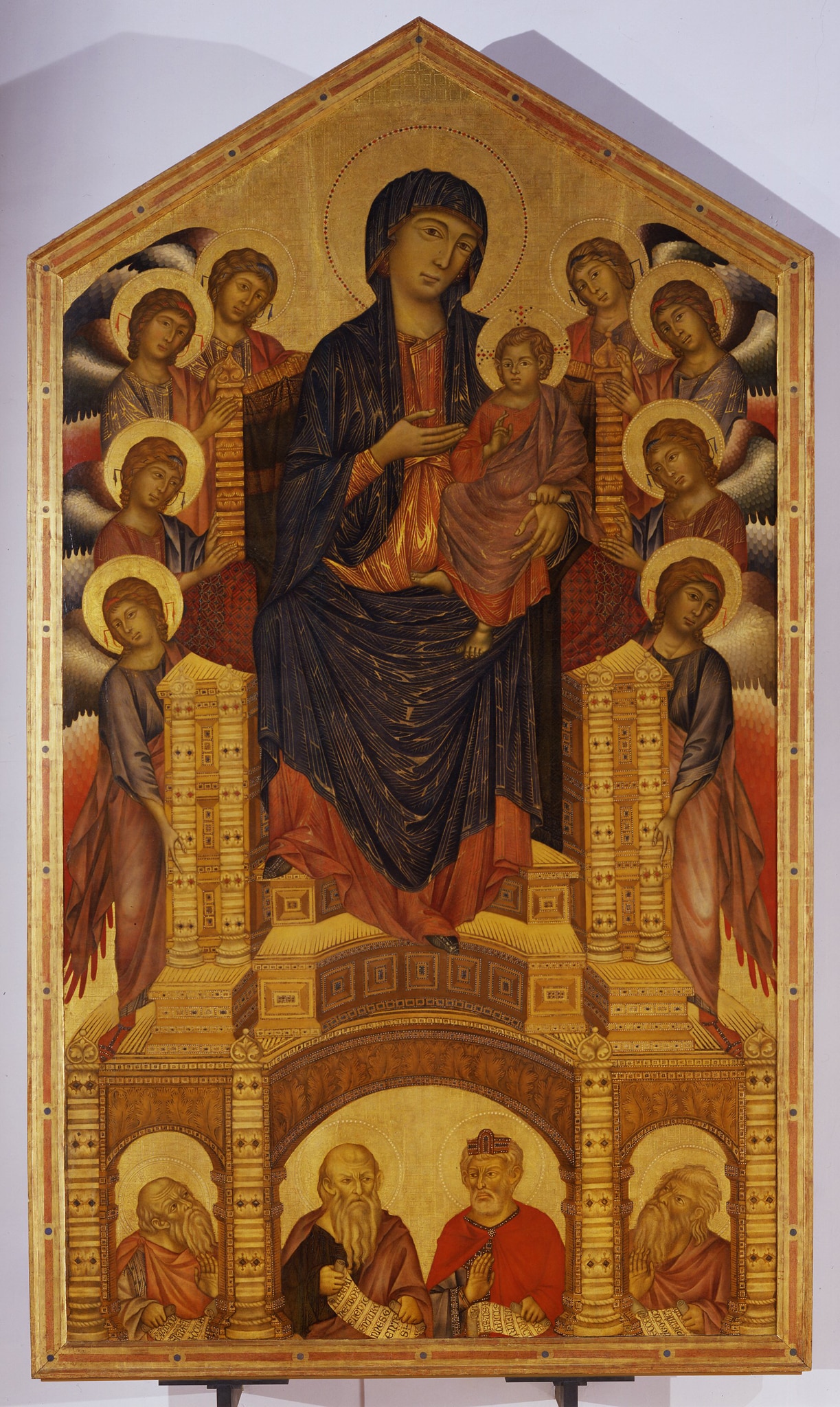 Cimabue, Madonna con Bambino in trono con Angeli e profeti, 1290-1300 ca., tempera su tavola, fondo oro; 384x223cm. Proveniente dalla chiesa di Santa Trinità a Firenze, il dipinto è ricordato fin dal '500 come opera di Cimabue, importante pittore fiorentino del XIII secolo attivo in Toscana e documentato a Roma, Assisi e Bologna.