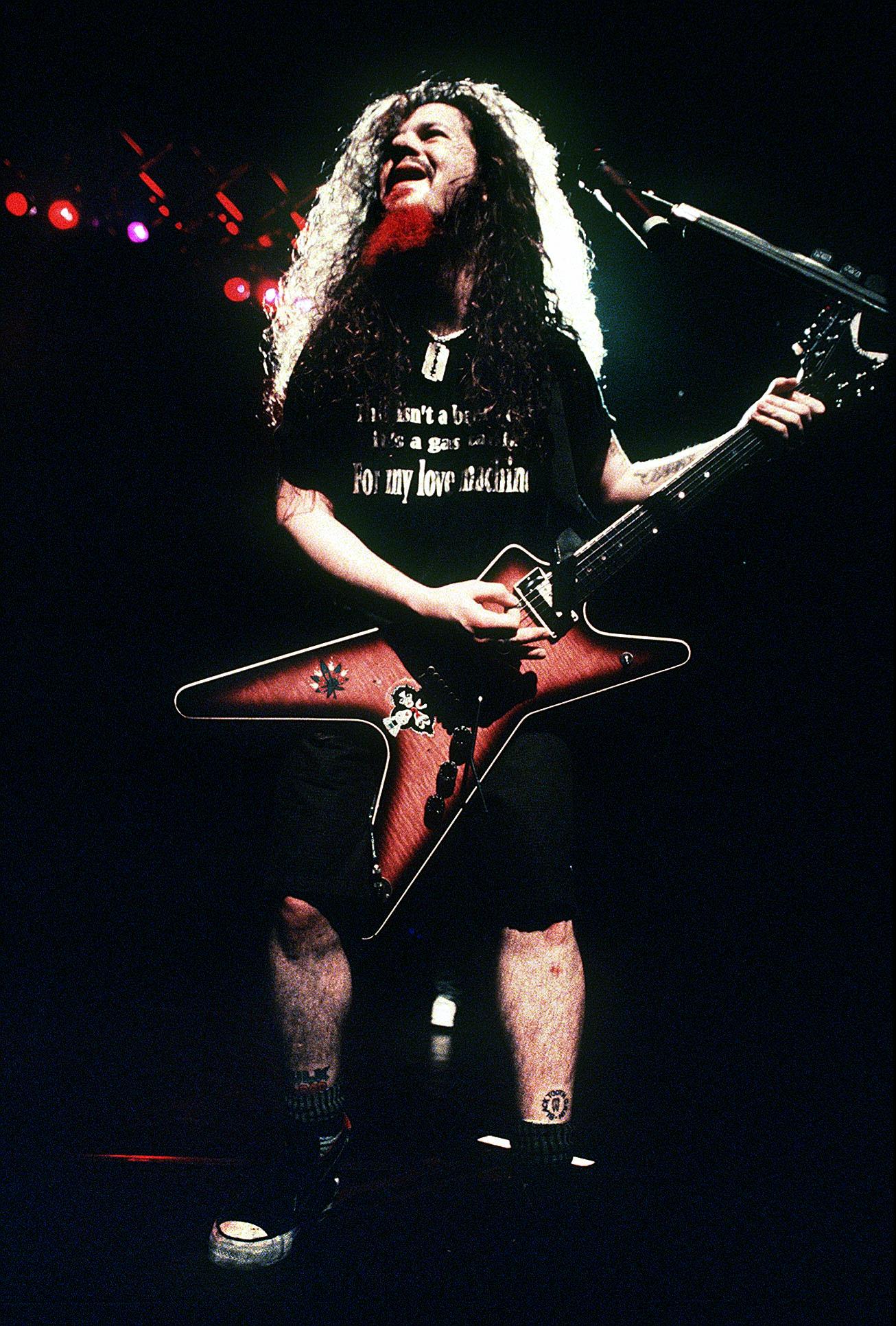 Fondatore, chitarrista e compositore del gruppo groove metal dei Pantera, Dimebag Darrell fu assassinato da un suo fan durante un concerto all'Alrosa Villa di Columbus, in Ohio, l'8 dicembre 2004.