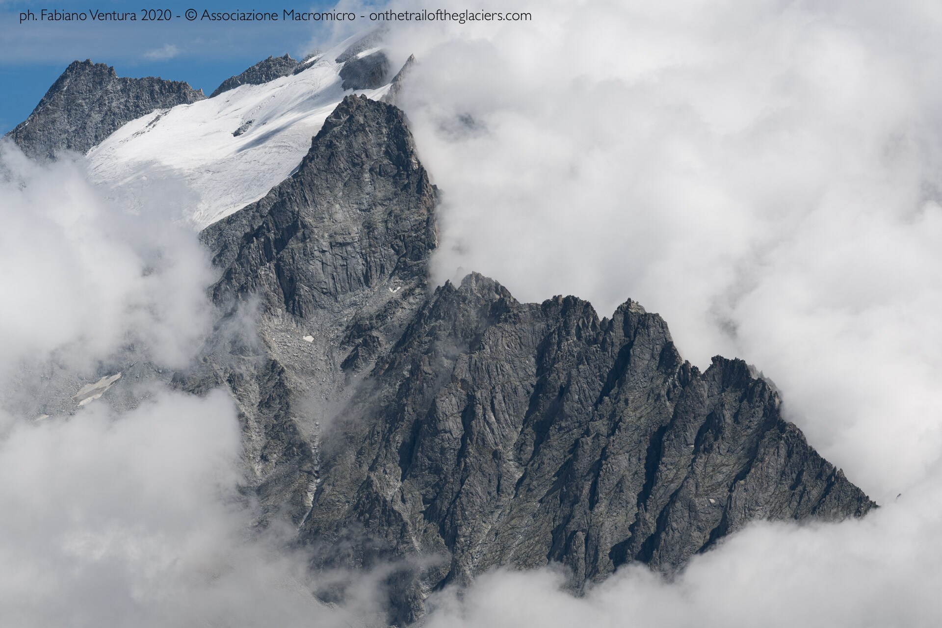 Sulle tracce dei ghiacciai - Alpi 2020 - L’Adamello è in agonia e la regina delle Dolomiti sta perdendo per sempre il suo mantello