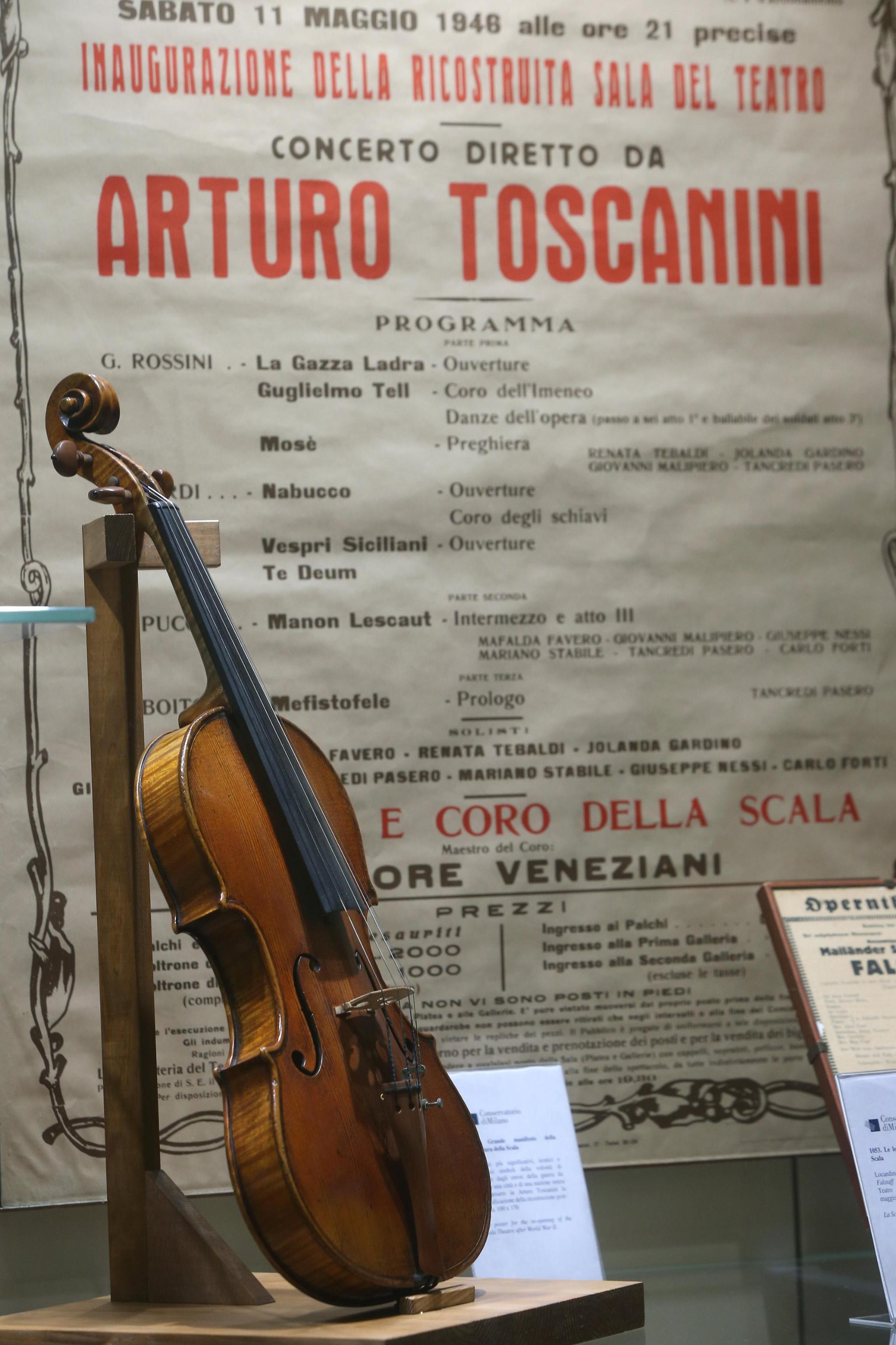 1946. La locandina della manifestazione per l’inaugurazione del Teatro alla Scala dopo la ricostruzione seguita al bombardamento del 1943.