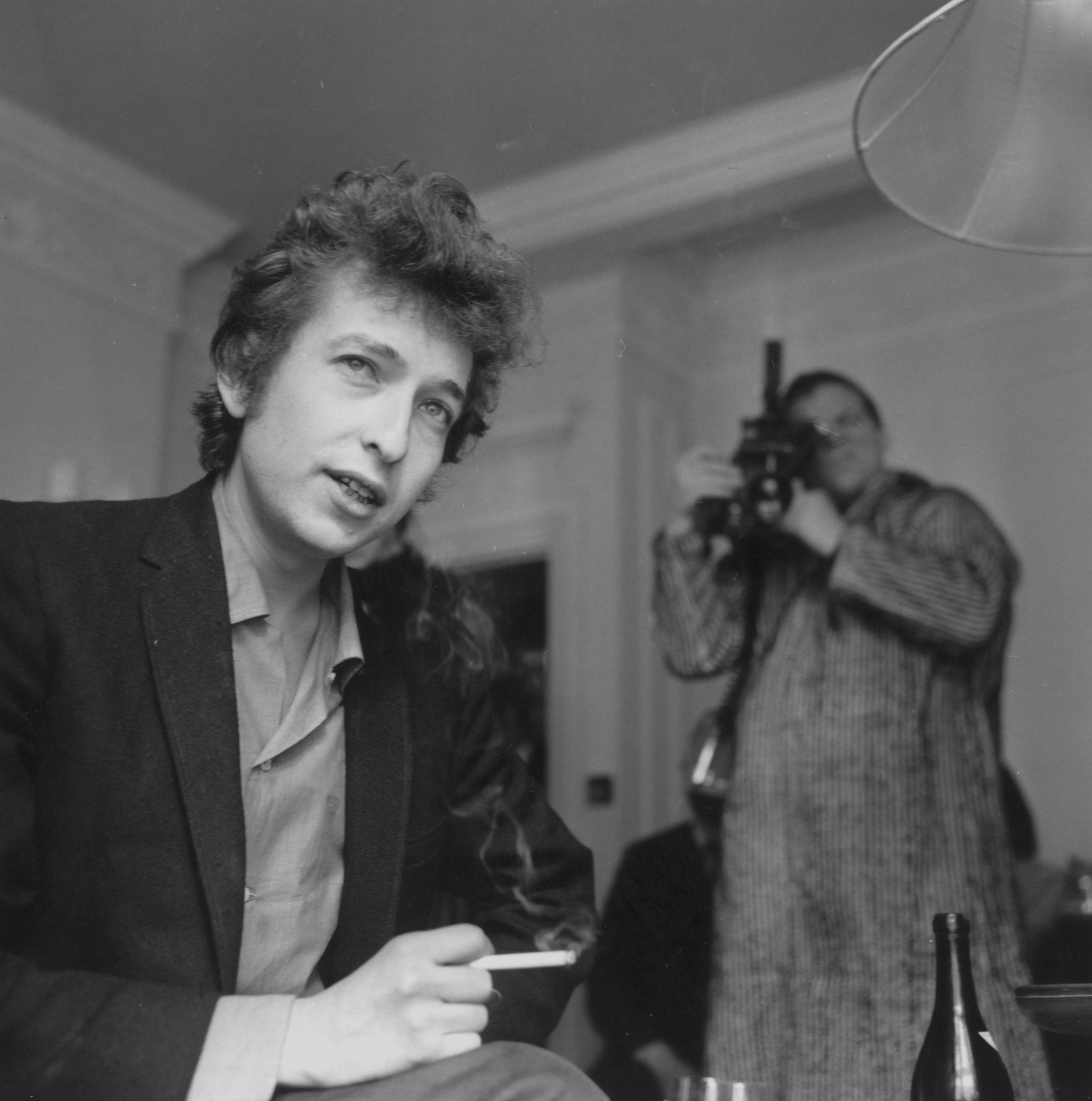 Aprile 1965. Bob Dylan durante un'intervista