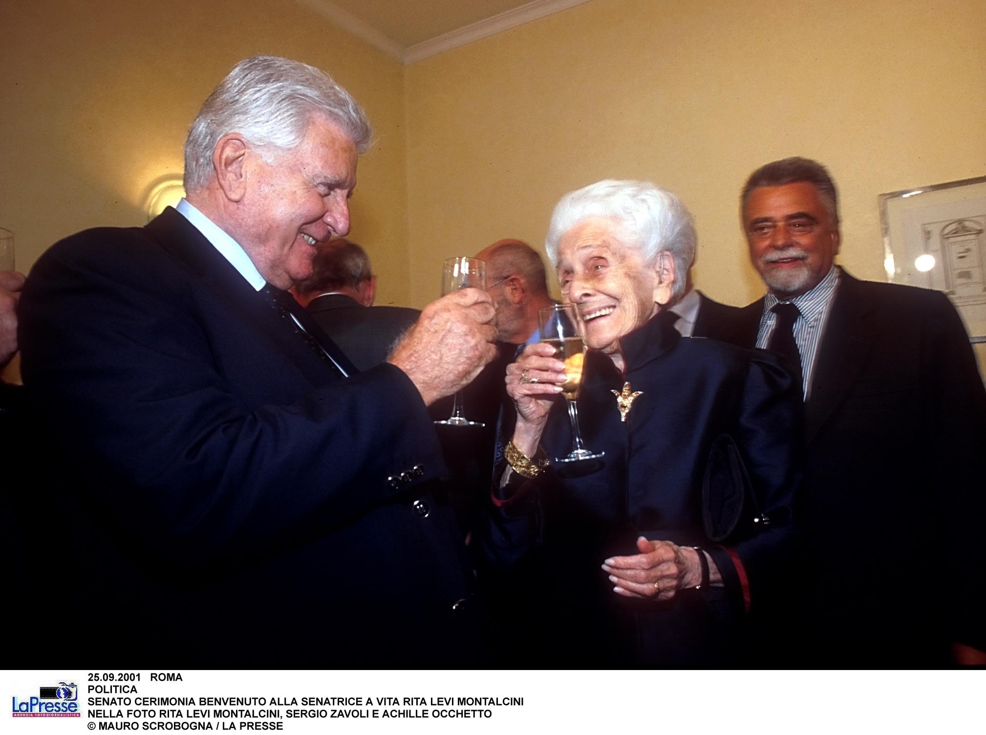 Nel 2001 durante la cerimonia di benvenuto a Palazzo Madama alla neosenatrice a vita Rita Levi Montalcini