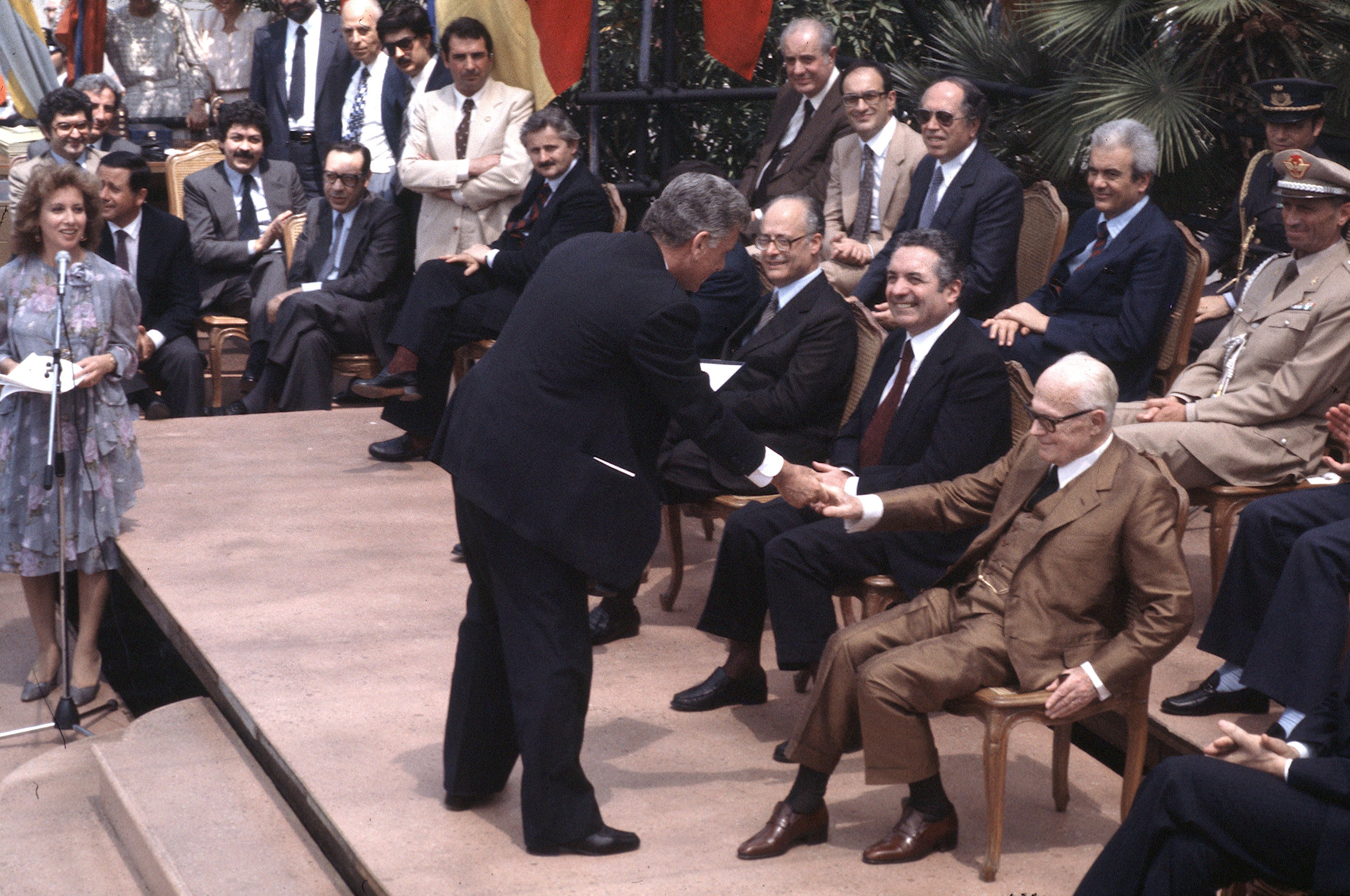 Zavoli durante una visita a Cinecittà del Presidente della Repubblica Sandro Pertini, nel 1983