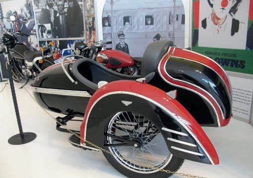 Il sidecar Gilera Saturno de "I clown"