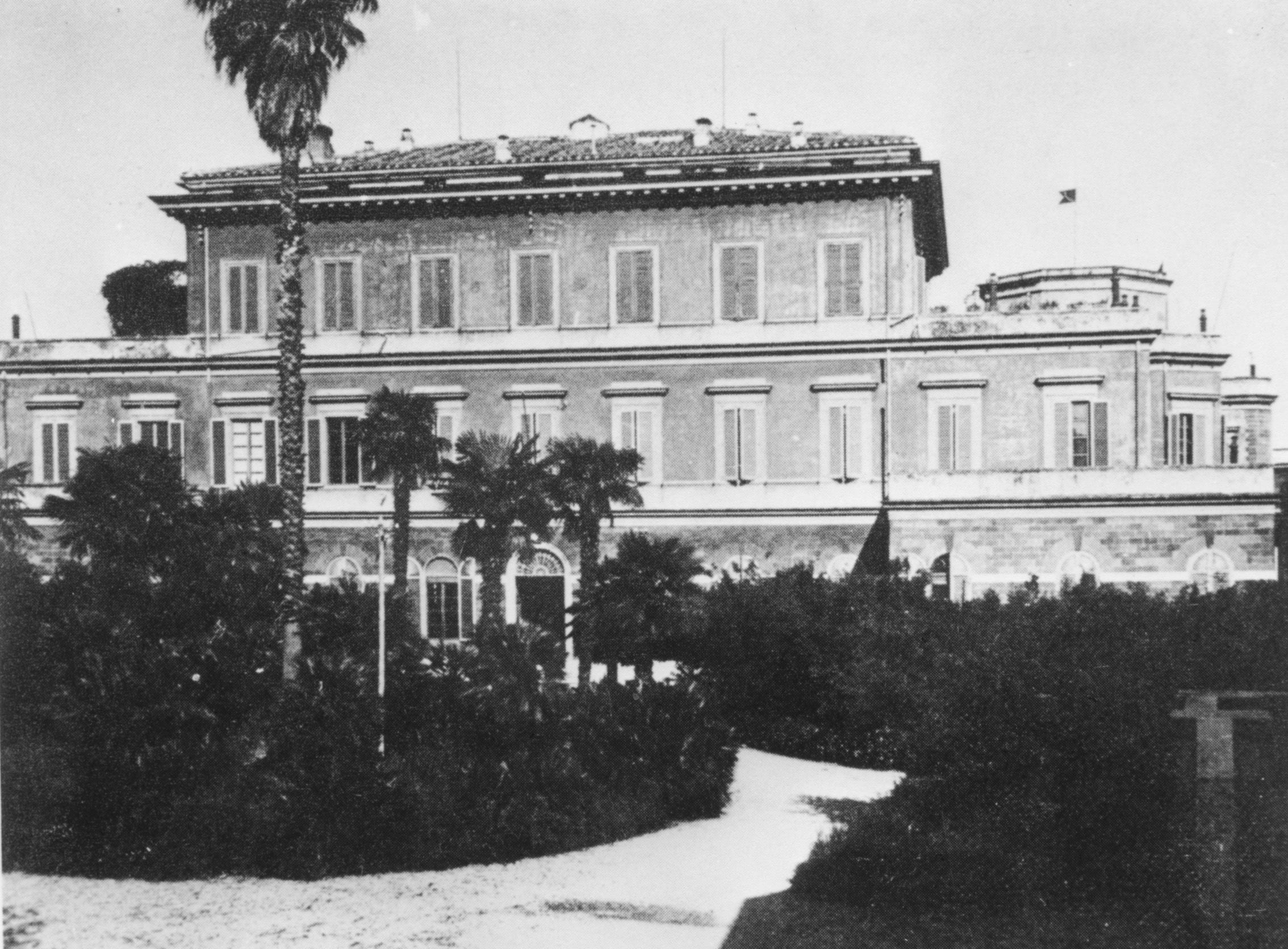 Il Regio Istituto Fisico di via Panisperna a Roma, dove operavano Fermi e il suo gruppo di collaboratori, oggi sede del Museo Enrico Fermi.